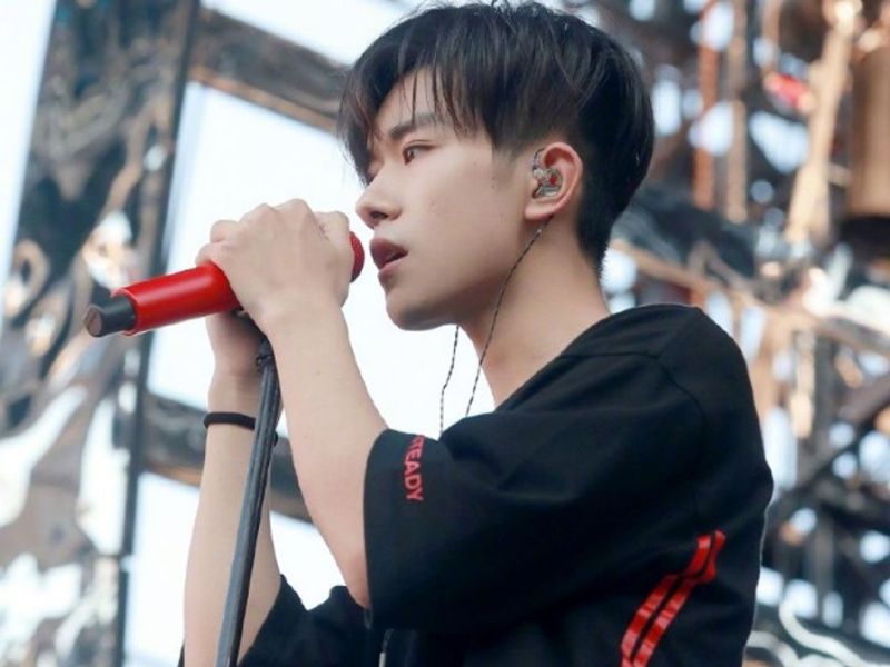 Jackson Yee Singing